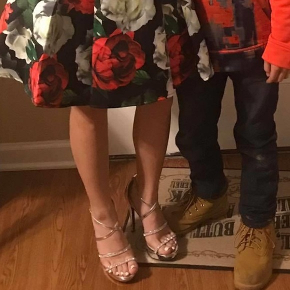 Silver heels - Picture 3 of 3